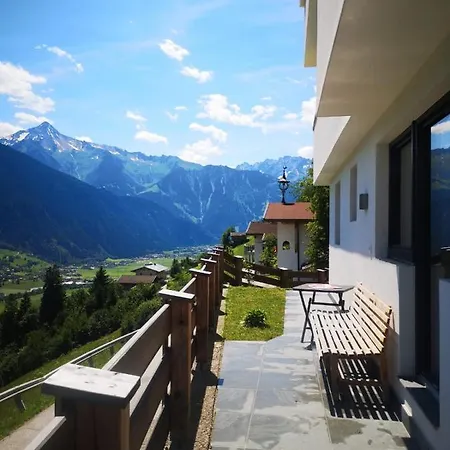 Panorama Apartment *